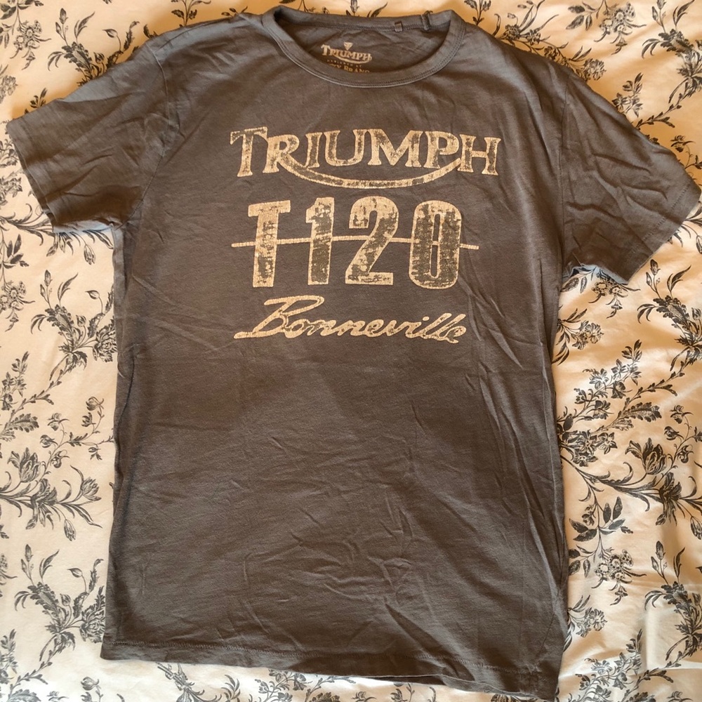 EUC Mens Lucky Brand Triumph Tee